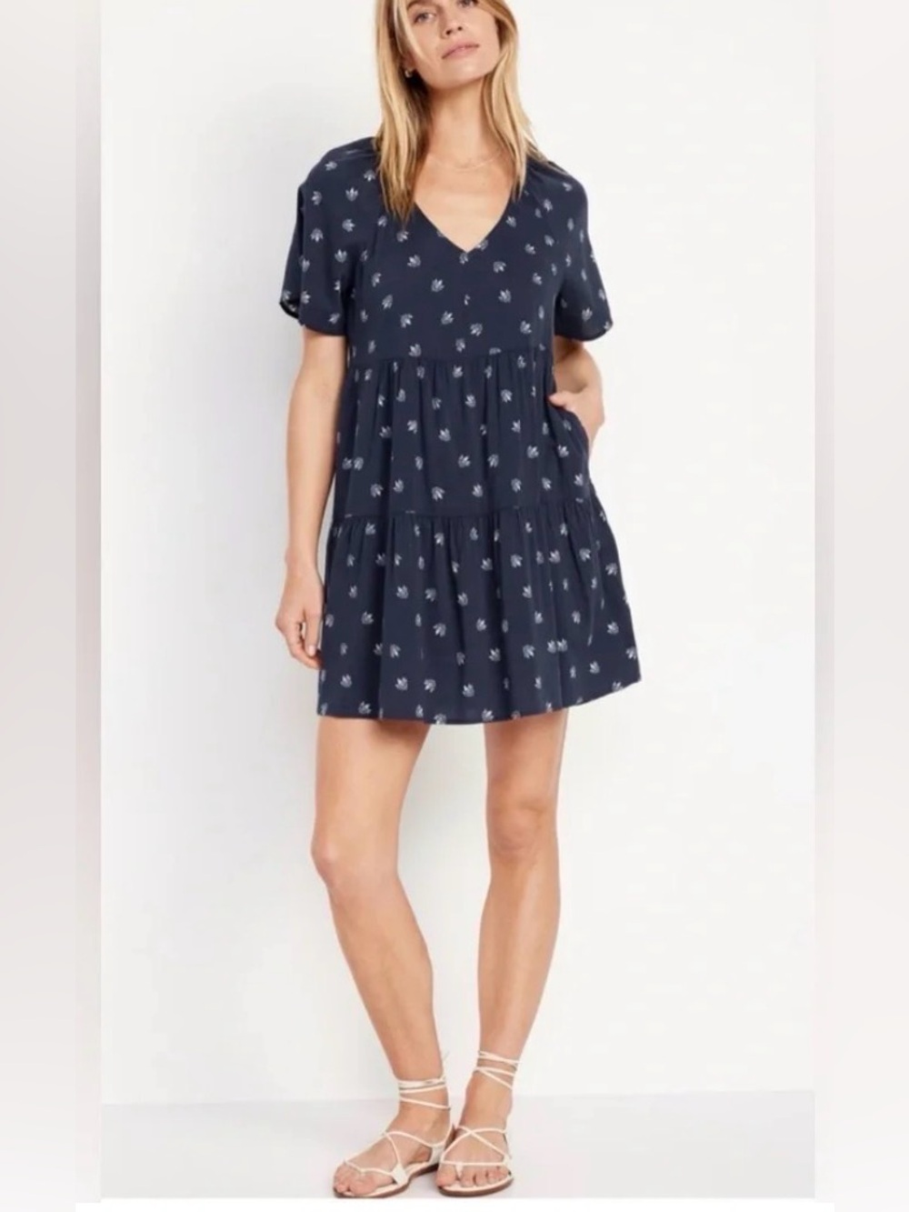 Old Navy Women's Size Small V-Neck Tiered Floral Mini Swing Dress Navy Blue